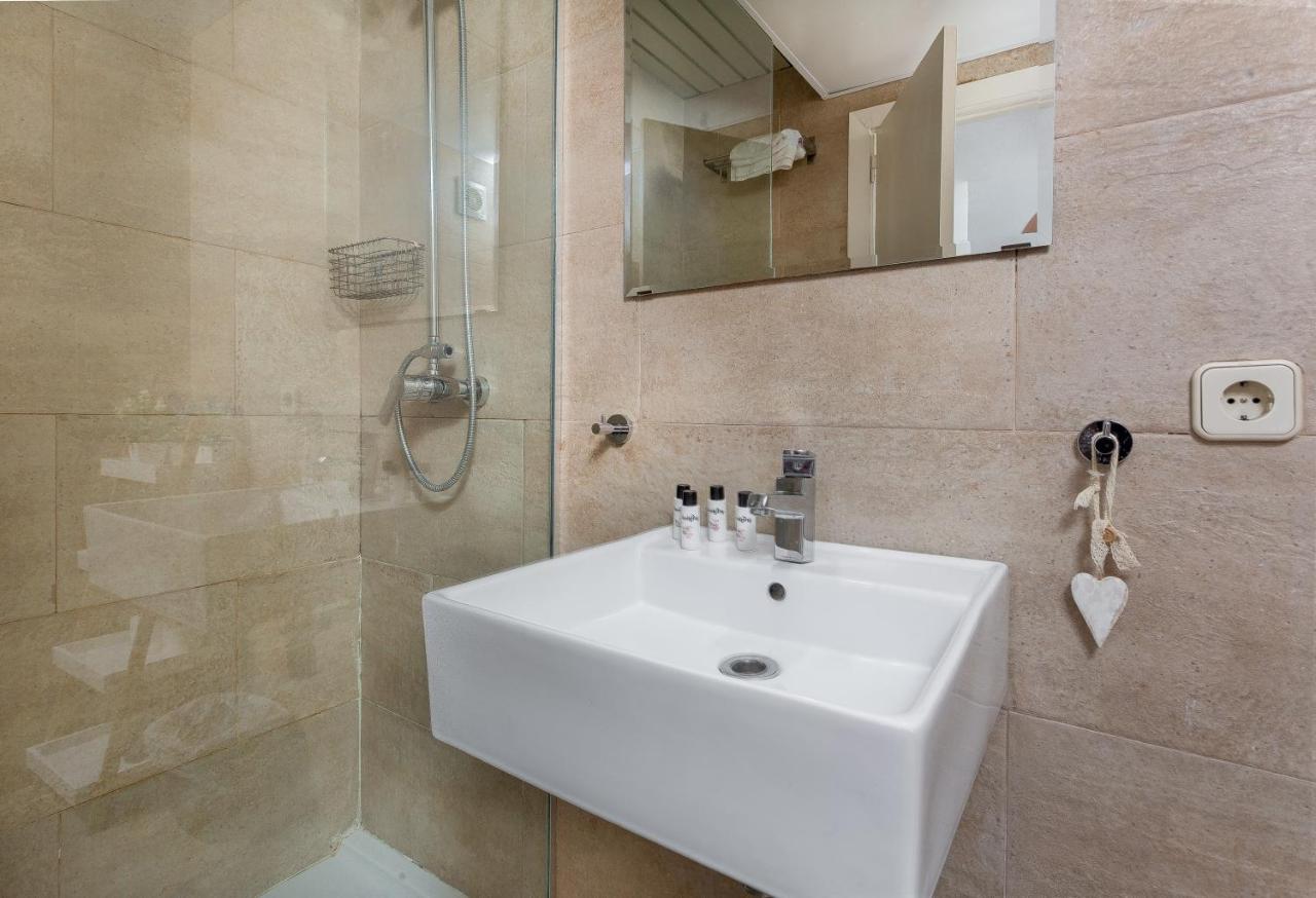 Lodging Apartments Illa Diagonal Барселона Екстериор снимка